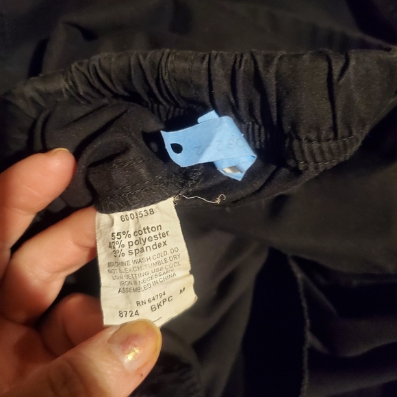 Med Couture Scrub Set, L Top Black w/Raspberry Trim, M Pants Black w/Blu - Picture 8 of 10